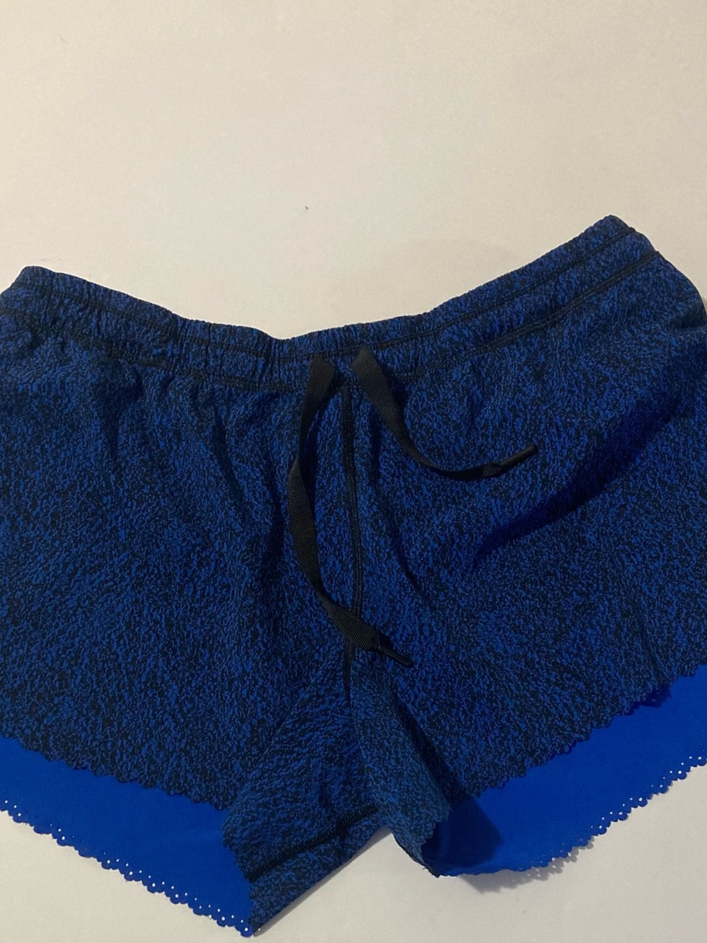 Lululemon Hit It 3 1/2” Circuit Cerulean Blue Black Reversible size 4 shorts